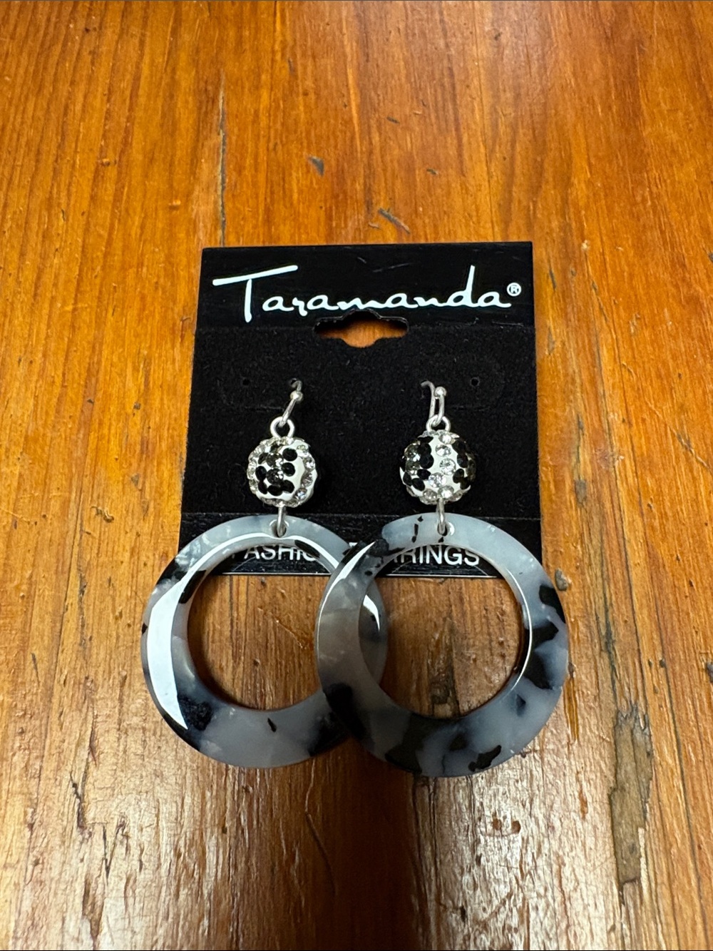 Taramanda Black & White Resin Hoop Earrings